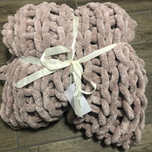 Load image into Gallery viewer, Chunky knit chenille throw