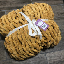 Load image into Gallery viewer, Chunky knit chenille throw