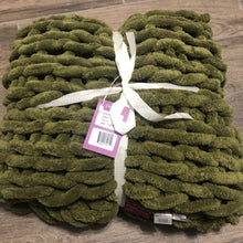 Load image into Gallery viewer, Chunky knit chenille throw