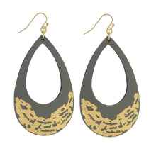 Load image into Gallery viewer, Gold Tone Teardrop Earring