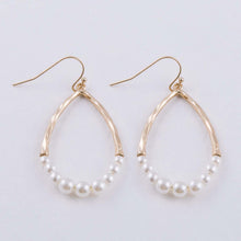 Load image into Gallery viewer, Hammered pearl beaded teardrop earrings