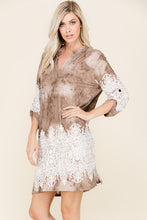 Load image into Gallery viewer, Printed Lace Hem Tunic