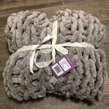 Load image into Gallery viewer, Chunky knit chenille throw