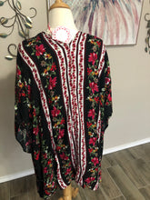 Load image into Gallery viewer, Red/Black  Floral Kimono