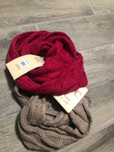 Load image into Gallery viewer, Cable knit infinity scarf for kids